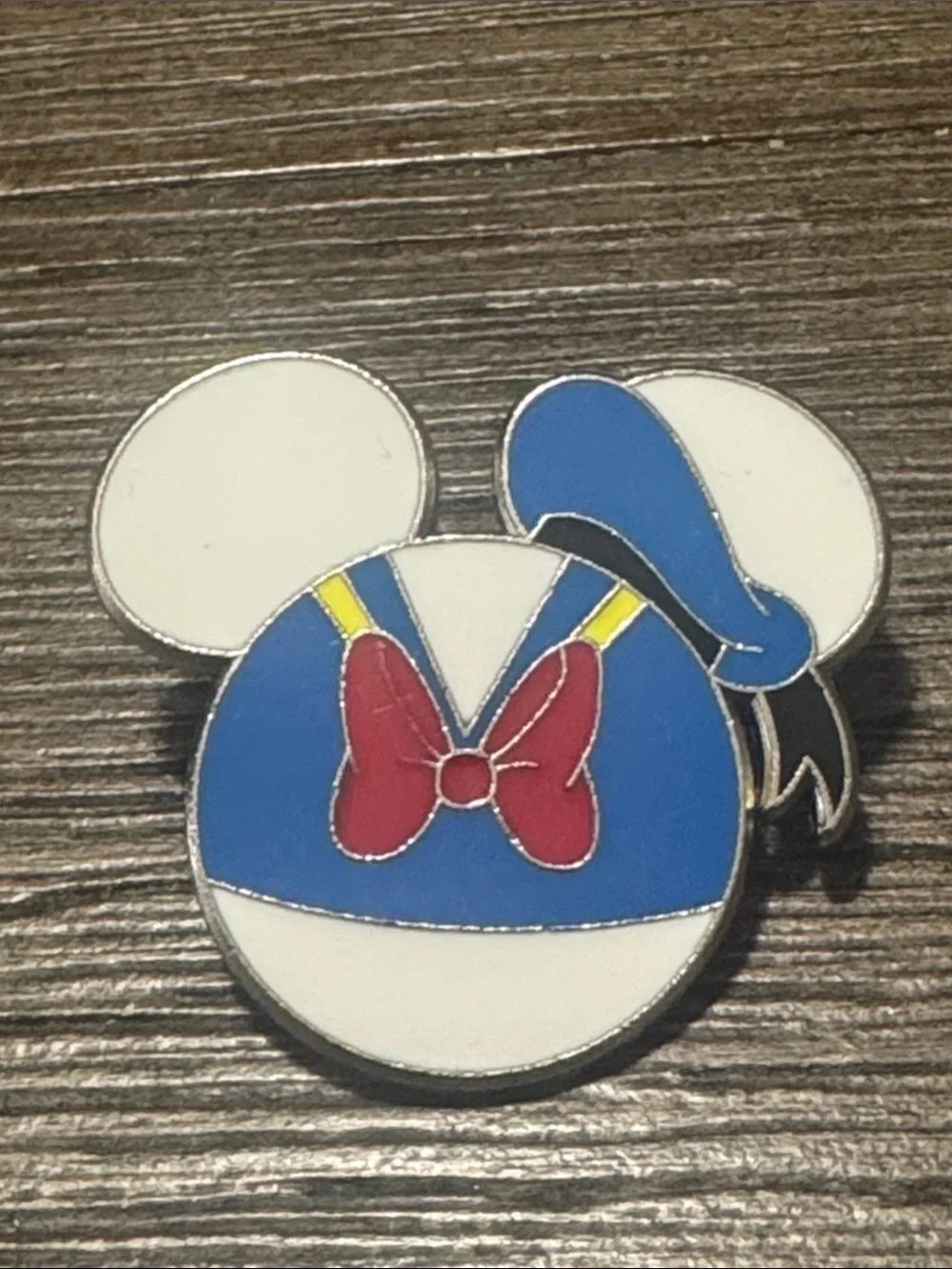 5/$25 Disney Donald Duck Mickey Icon Pin